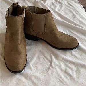NWOT Chelsea boots